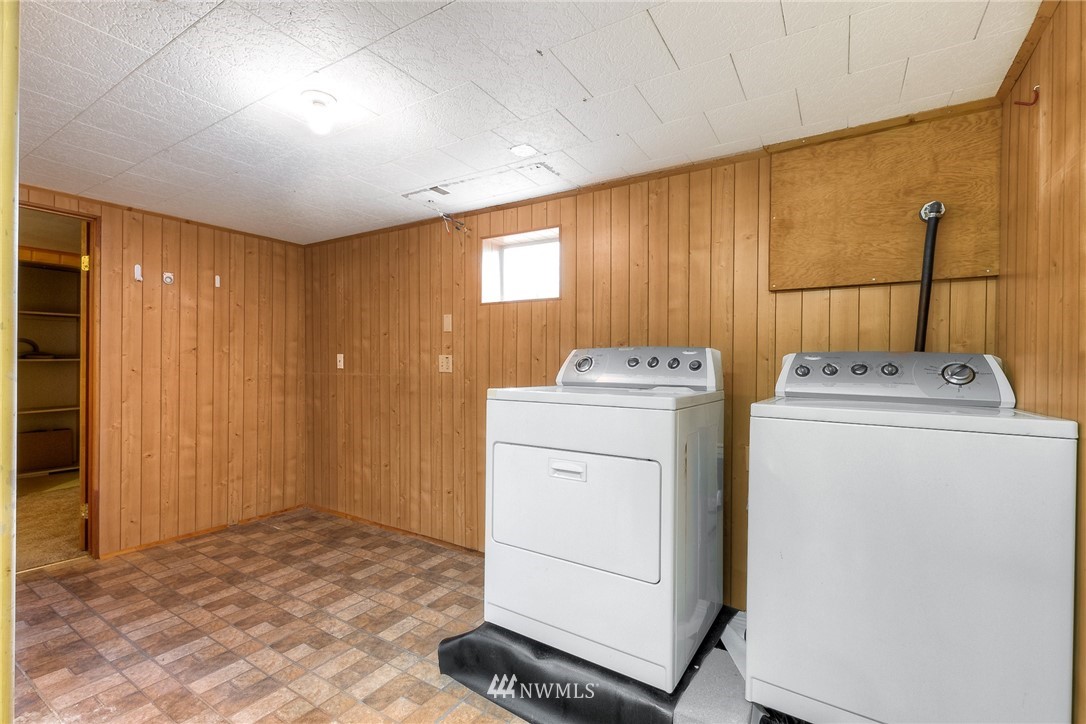 13453 Patriot Way Renton, WA 98059 - Photo 18 of 25 a utility room with dryer and washer