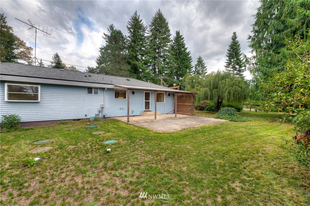 13453 Patriot Way Renton, WA 98059 - Photo 21 of 25 a backyard of a house with seating space