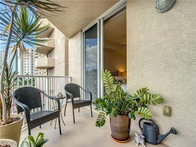 $375,000 | 2090 West First Street, Unit I409, Fort Myers, FL 33901