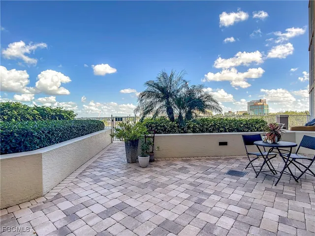 $375,000 | 2090 West First Street, Unit I409, Fort Myers, FL 33901