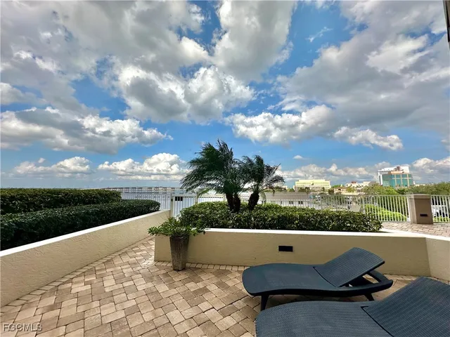 $375,000 | 2090 West First Street, Unit I409, Fort Myers, FL 33901