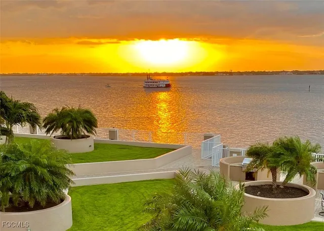 $375,000 | 2090 West First Street, Unit I409, Fort Myers, FL 33901