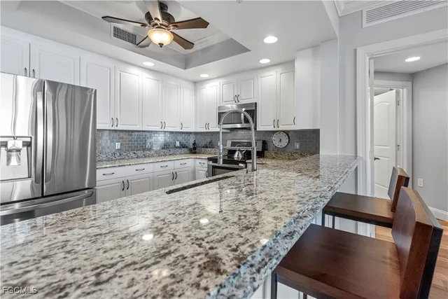 $375,000 | 2090 West First Street, Unit I409, Fort Myers, FL 33901