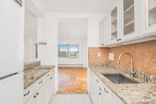 $2,450 | 6 Fordham Hill Ovl, Unit 15F | University Heights