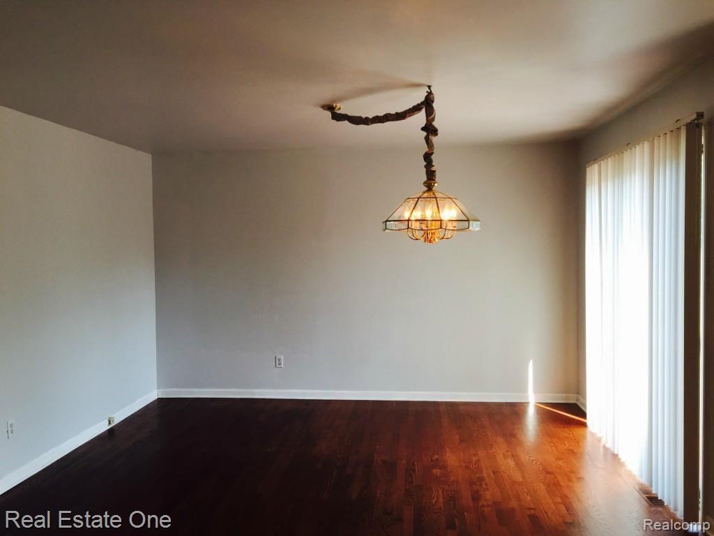 2261 Flanders Drive Rochester, MI 48307 - Photo 12 of 49 Dining room