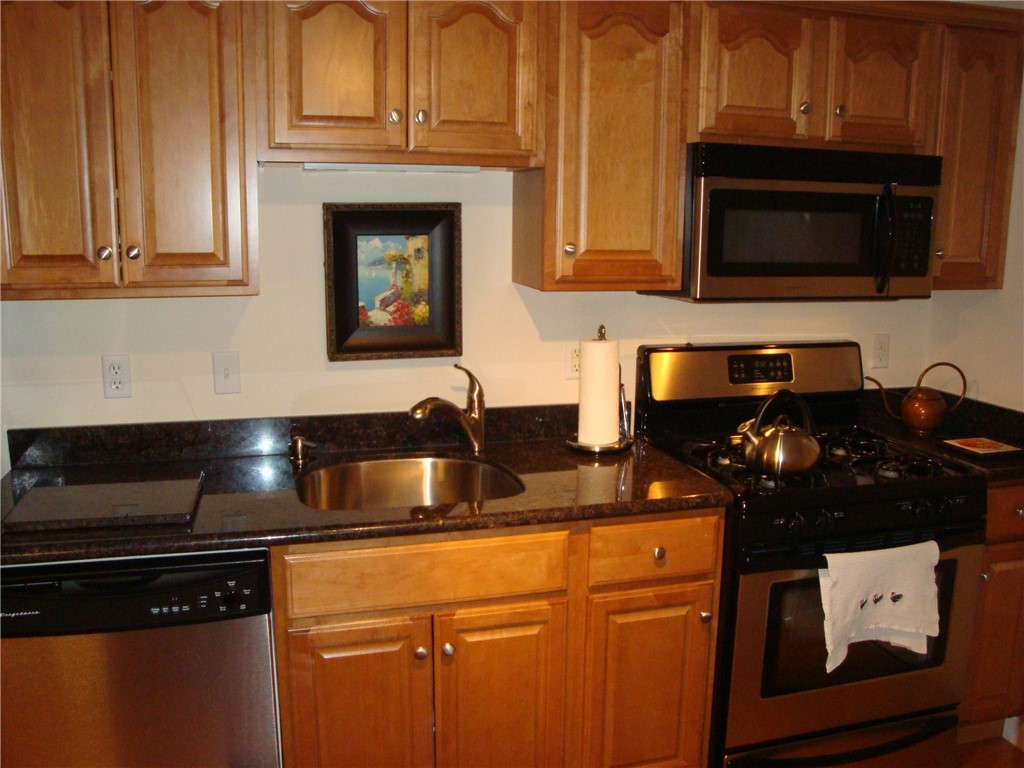 402 New River Road, Unit 109 Lincoln, RI 02838 - Photo 6 of 19