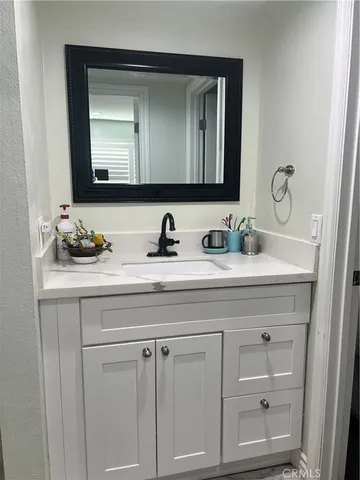 a view of entryway with room