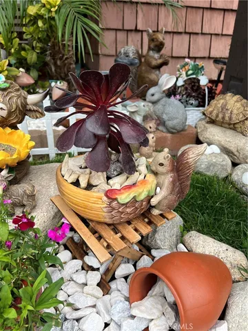 a bunch of flowers are in a garden