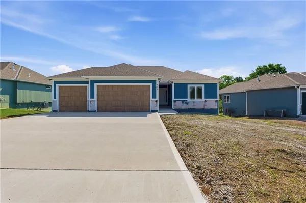 $499,900 | 903 Captain Merriman Drive, Freeman, MO 64746