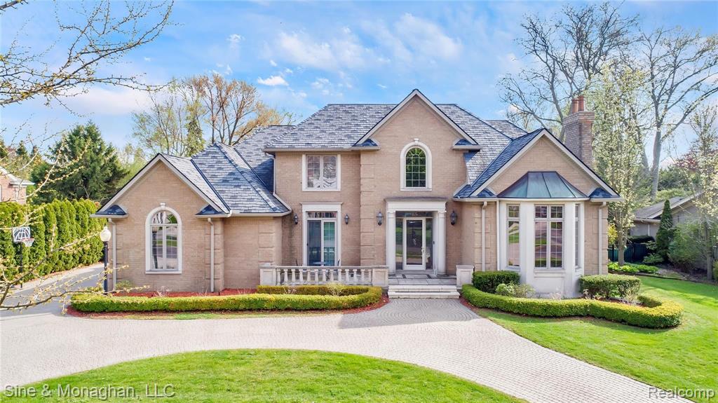 45 Roslyn Road Grosse Pointe Shores, MI 48236 - Photo 2 of 88