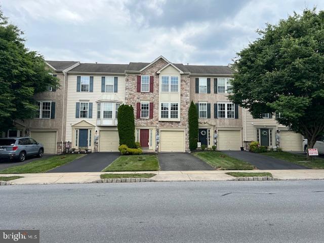 11 Carriage House Road Pottstown, PA 19465 - Photo 2 of 36 Gallery Image 2