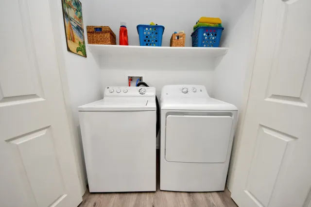 a view of a back yard