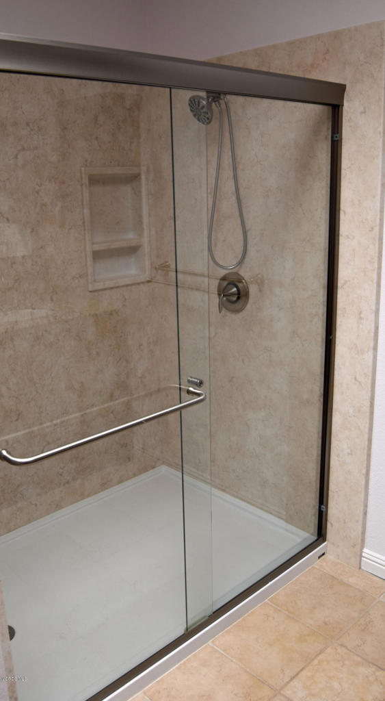 595 Racquet Club Lane Thousand Oaks, CA 91360 - Photo 12 of 23 a bathroom with a shower
