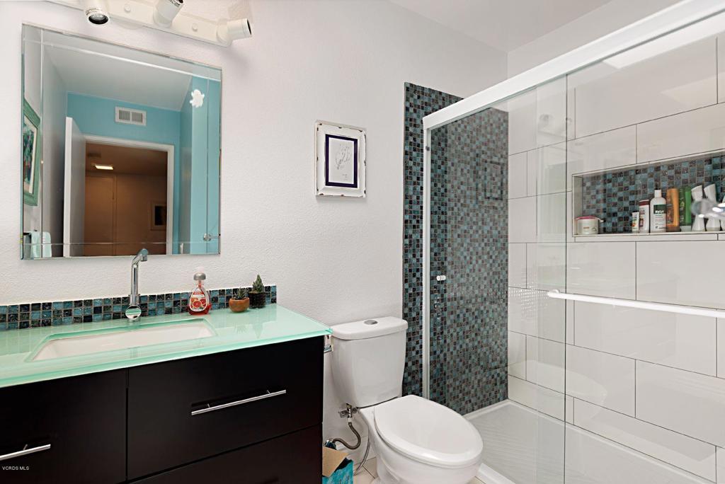 595 Racquet Club Lane Thousand Oaks, CA 91360 - Photo 15 of 23 a bathroom with a sink a toilet and shower