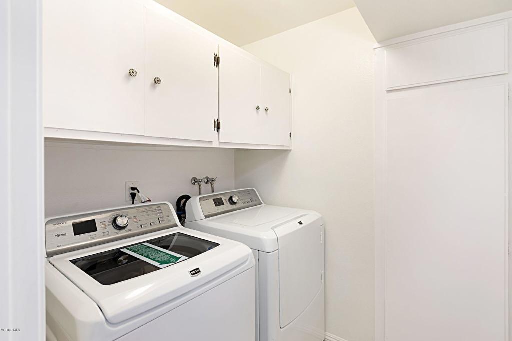 595 Racquet Club Lane Thousand Oaks, CA 91360 - Photo 16 of 23 a utility room with dryer and washer