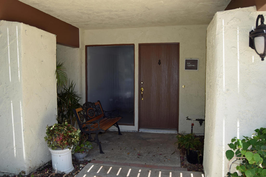 595 Racquet Club Lane Thousand Oaks, CA 91360 - Photo 2 of 23 a view of a entryway door of the house