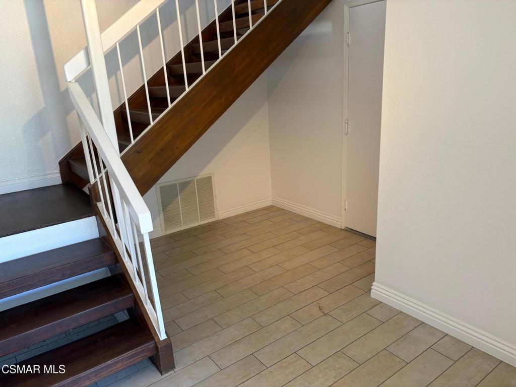 595 Racquet Club Lane Thousand Oaks, CA 91360 - Photo 3 of 23