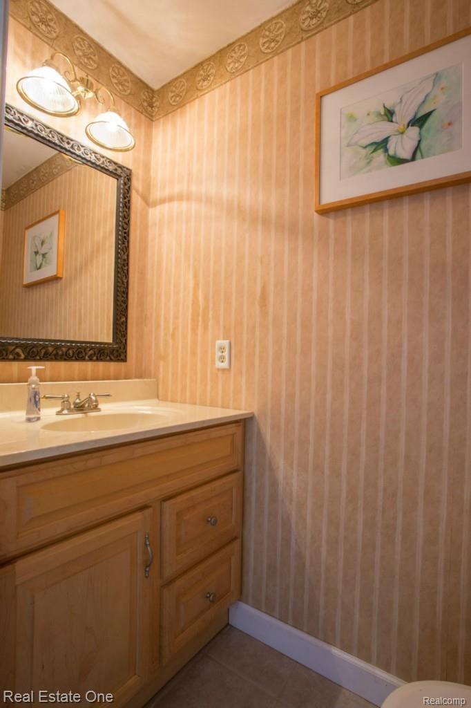 24447 Jamestowne Road Novi, MI 48375 - Photo 16 of 35 7Jamestowne-halfbath.jpg
