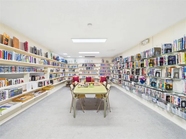 $117,900 | 700 Mirror Terrace Northwest, Unit 702, Winter Haven, FL 33881