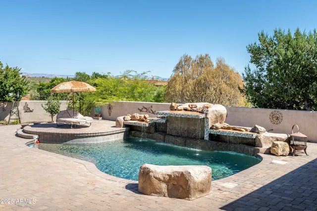 a view of parking area