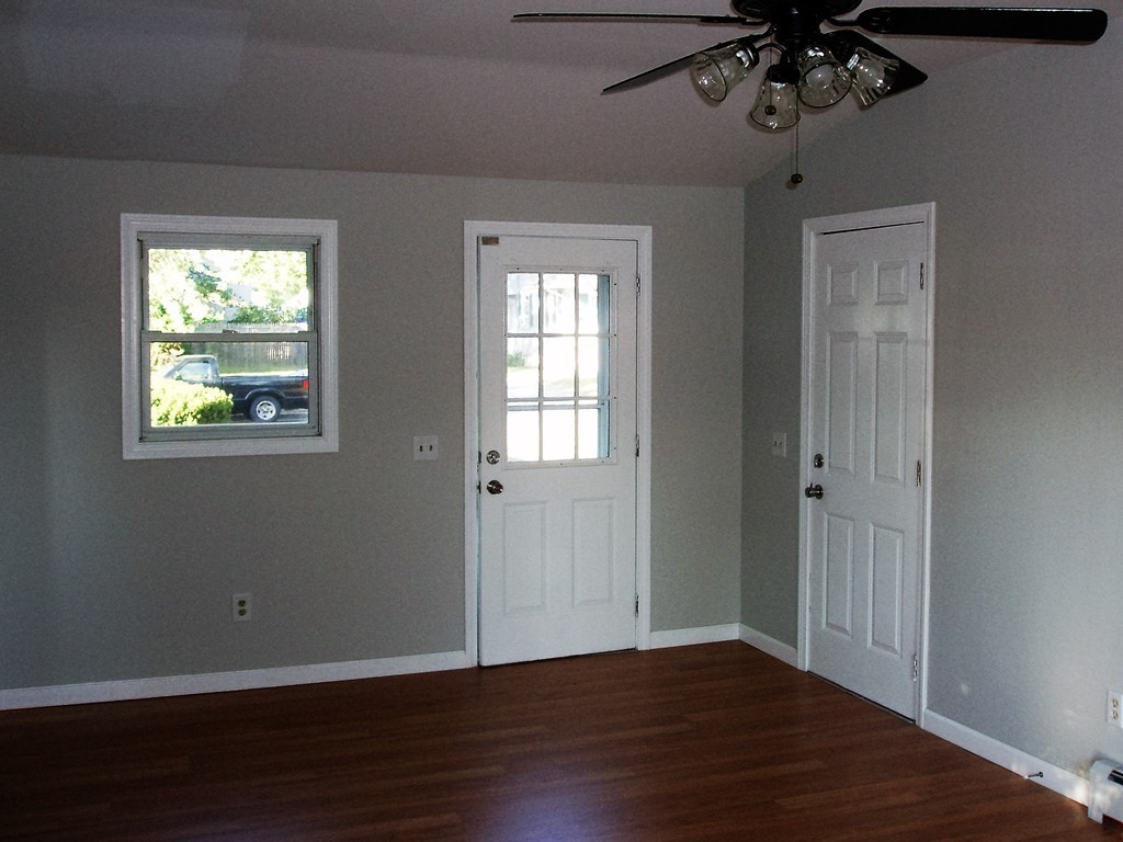 386 Stapleton Road Springfield, MA 01109 - Photo 2 of 16