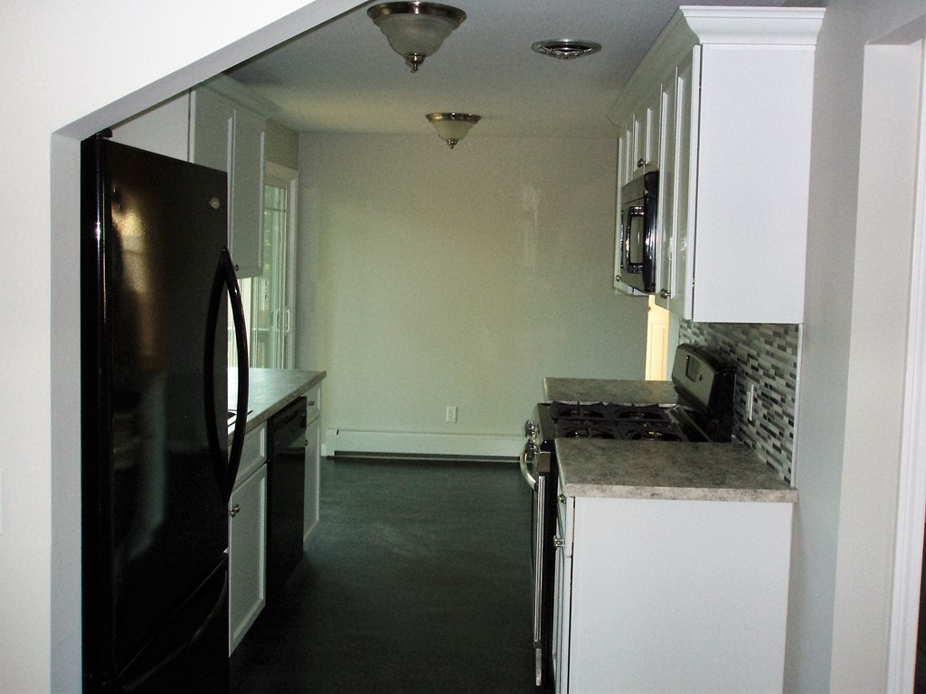 386 Stapleton Road Springfield, MA 01109 - Photo 3 of 16