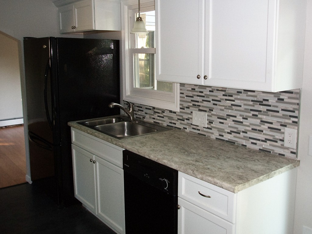 386 Stapleton Road Springfield, MA 01109 - Photo 5 of 16