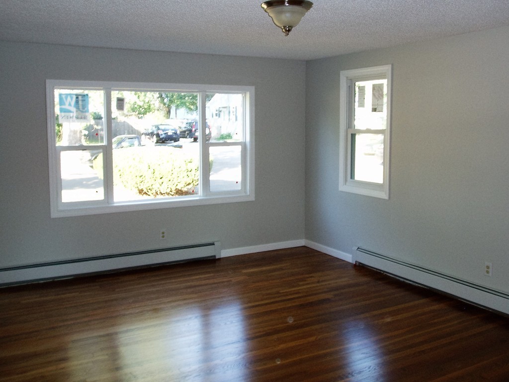 386 Stapleton Road Springfield, MA 01109 - Photo 7 of 16