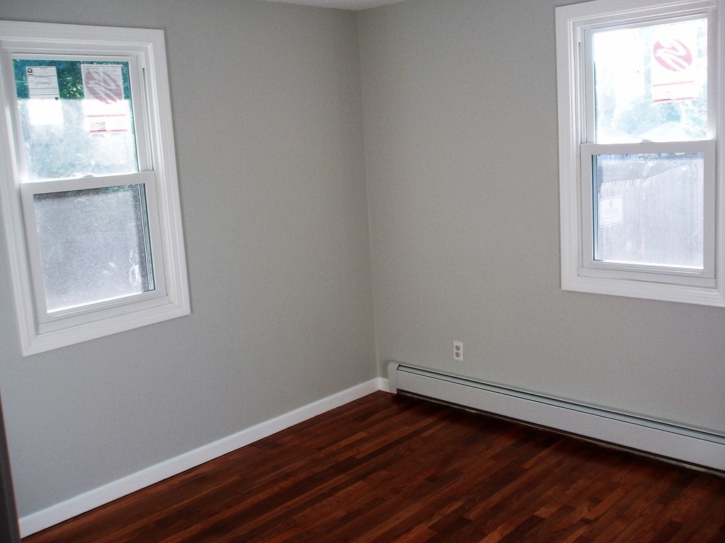386 Stapleton Road Springfield, MA 01109 - Photo 9 of 16