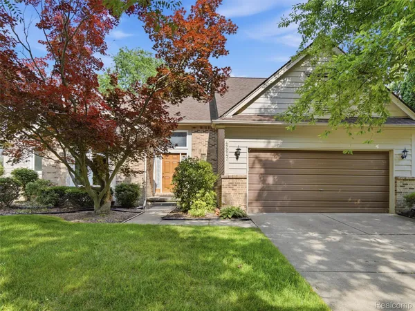 $3,000 | 42647 Wimbleton Way, Novi, MI 48377