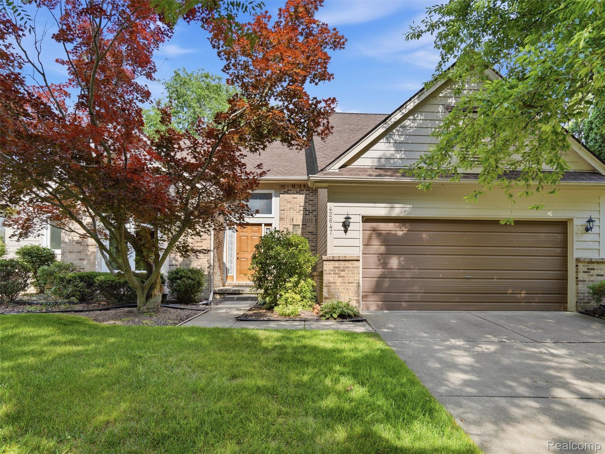 42647 Wimbleton Way Novi, MI 48377 - Photo 1 of 27 01-DSC03937.jpg