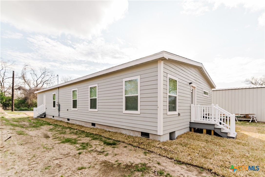 404 Bridge Street Cuero, TX 77954 - Photo 5 of 40 a view of a house with backyard