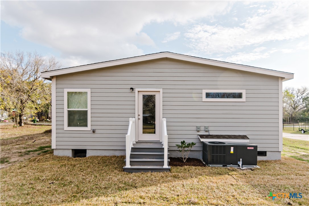 404 Bridge Street Cuero, TX 77954 - Photo 6 of 40 a view of a house with a yard