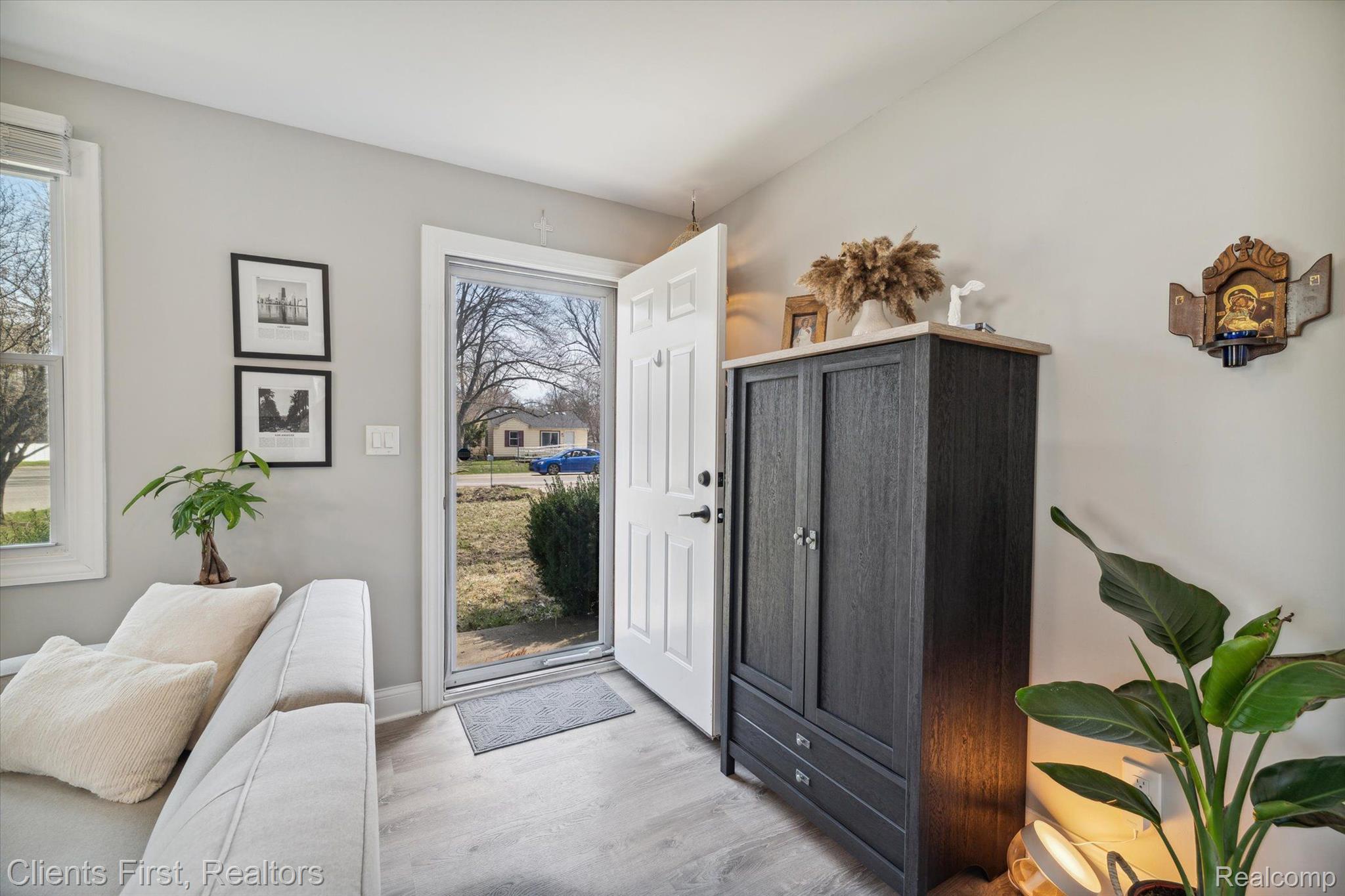 19395 Inkster Road Livonia, MI 48152 - Photo 5 of 30 Gallery Image 5