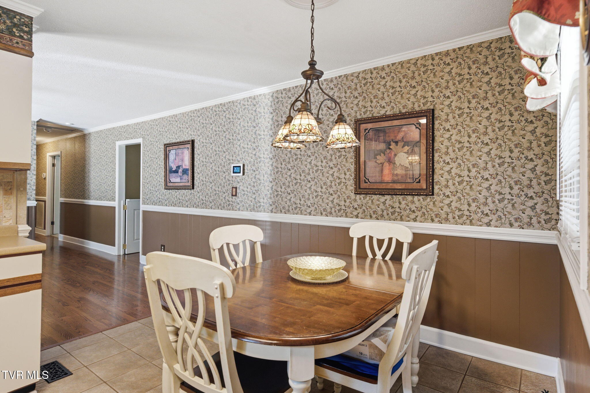 700 Rambling Road Johnson City, TN 37604 - Photo 11 of 36 21-web-or-mls-013_DSC08749