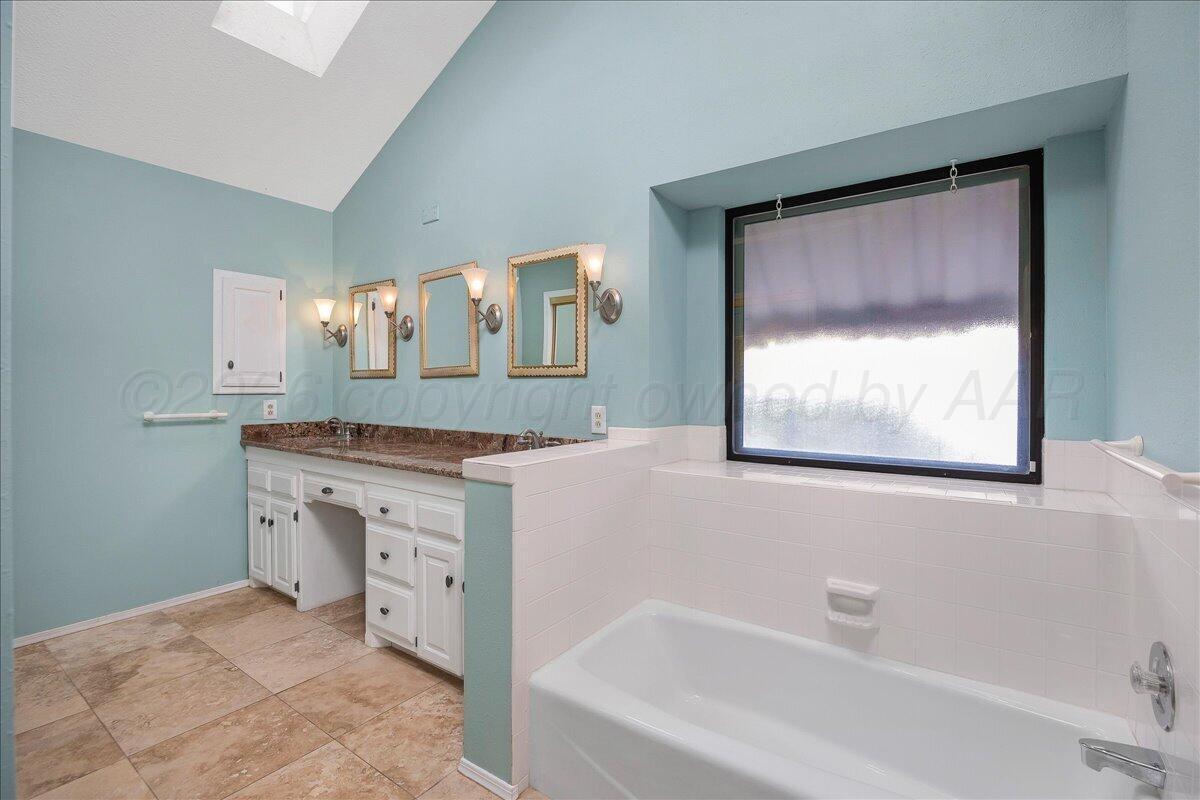 4102 Stony Point Amarillo, TX 79121 - Photo 19 of 28 Primary Bathroom