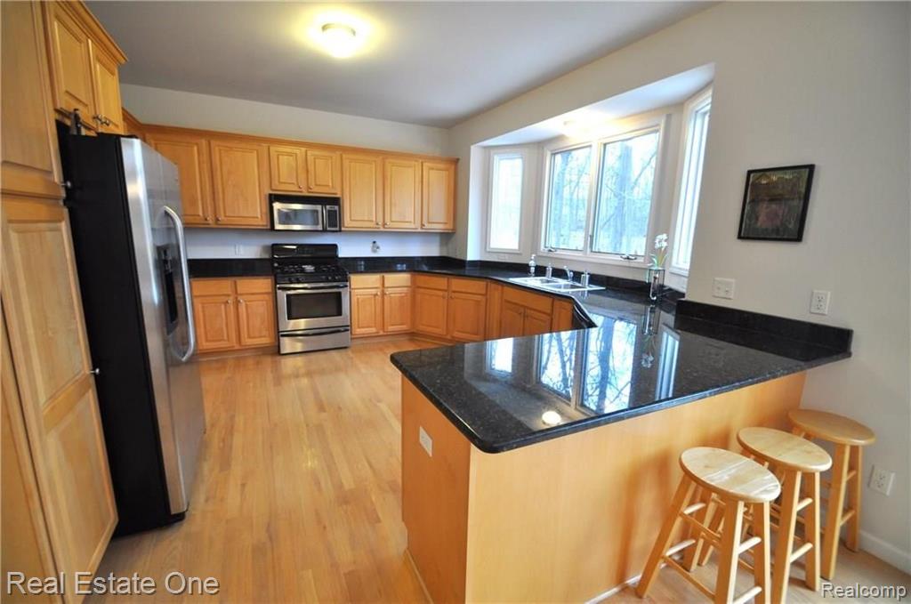 427 Mystic Valley Rochester Hills, MI 48307 - Photo 18 of 40