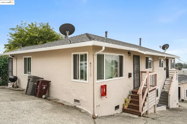 a view of house with backyard