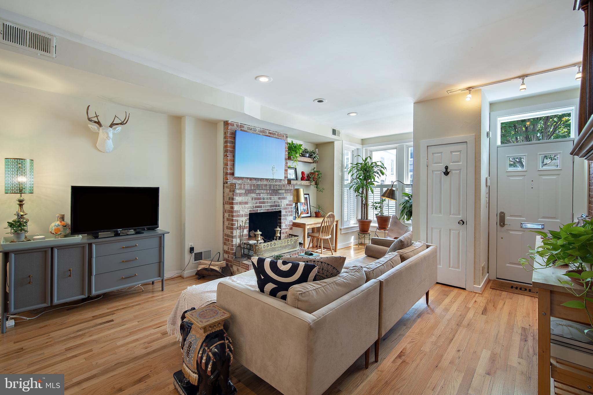 1220 D Street Northeast Washington, DC 20002 - Photo 4 of 33 Living Room