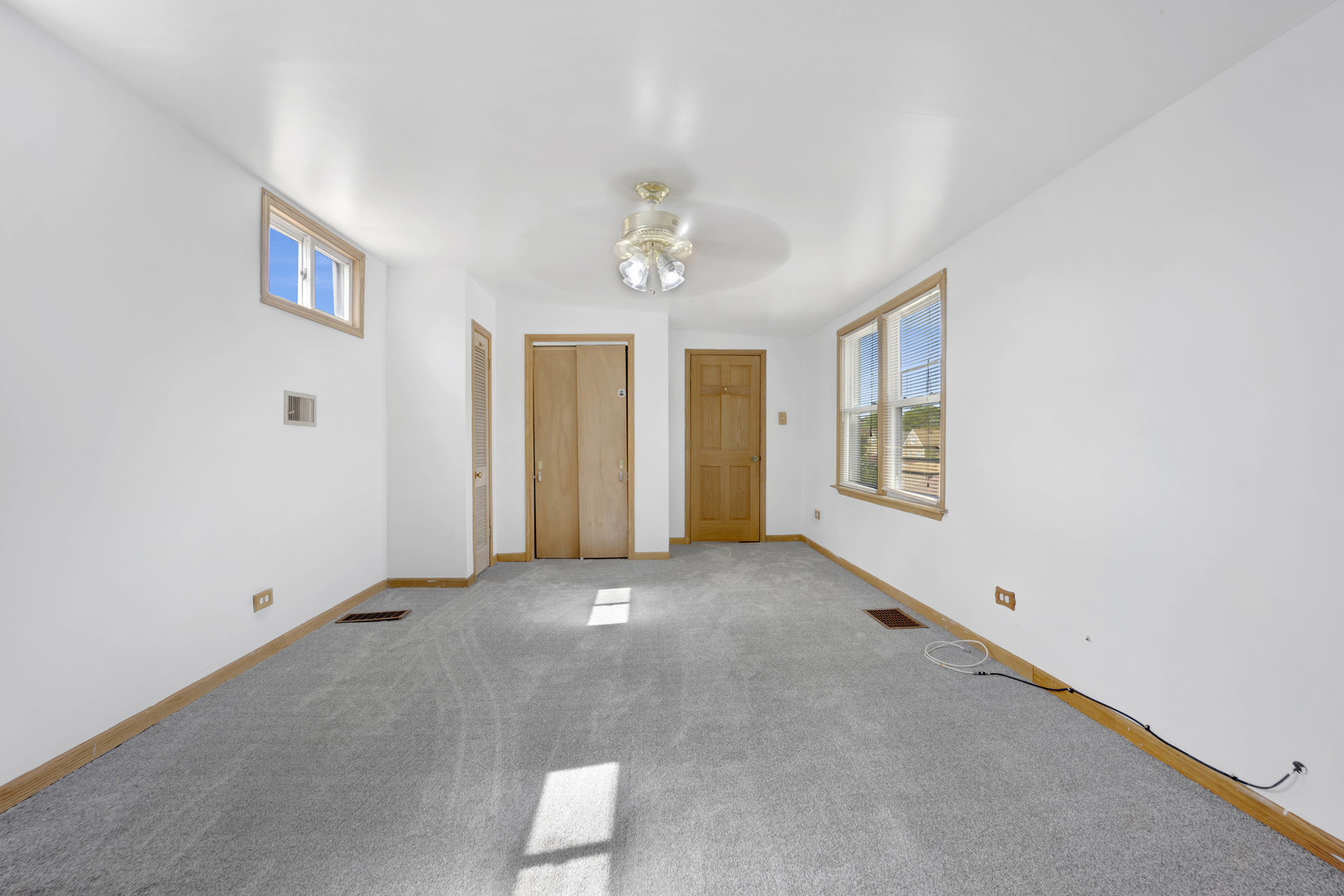 2509 5th Avenue North Riverside, IL 60546 - Photo 9 of 20 a view of an empty room with a window