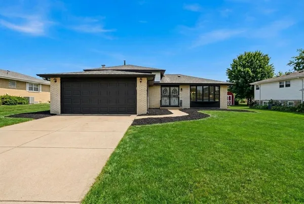 $469,990 | 9S315 Cumnor Road, Downers Grove, IL 60516