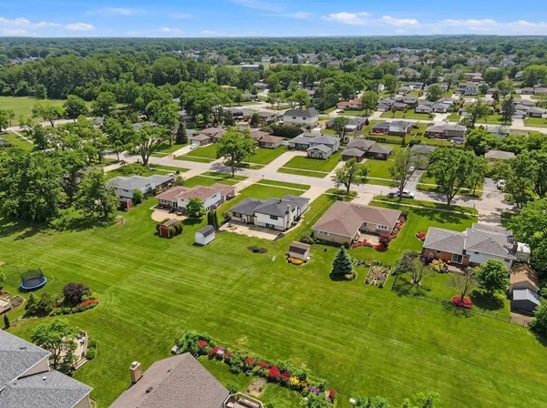 $469,990 | 9S315 Cumnor Road, Downers Grove, IL 60516