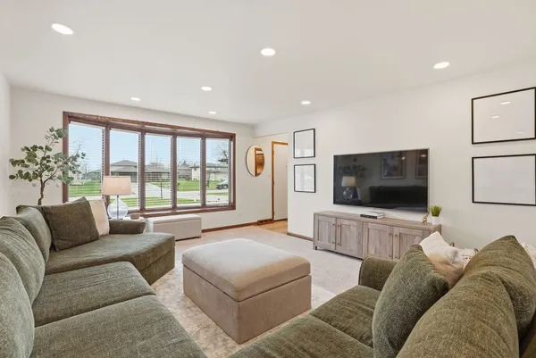 $469,990 | 9S315 Cumnor Road, Downers Grove, IL 60516