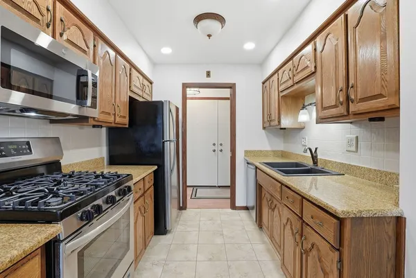 $469,990 | 9S315 Cumnor Road, Downers Grove, IL 60516