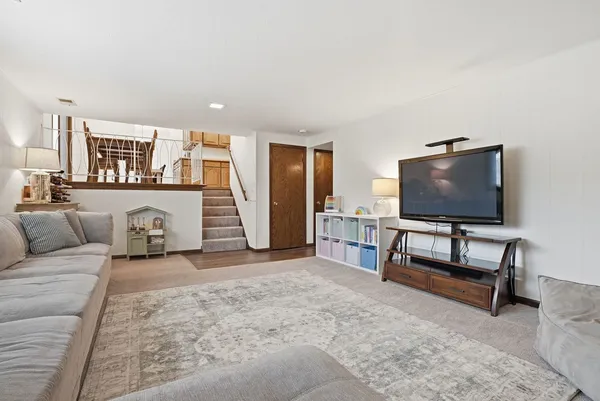 $469,990 | 9S315 Cumnor Road, Downers Grove, IL 60516