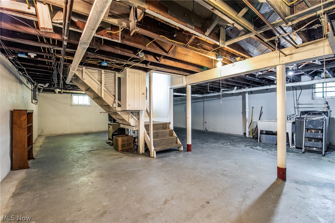 2874 Chadbourne Road Cleveland, OH 44120 - Photo 27 of 35 Gallery Image 27