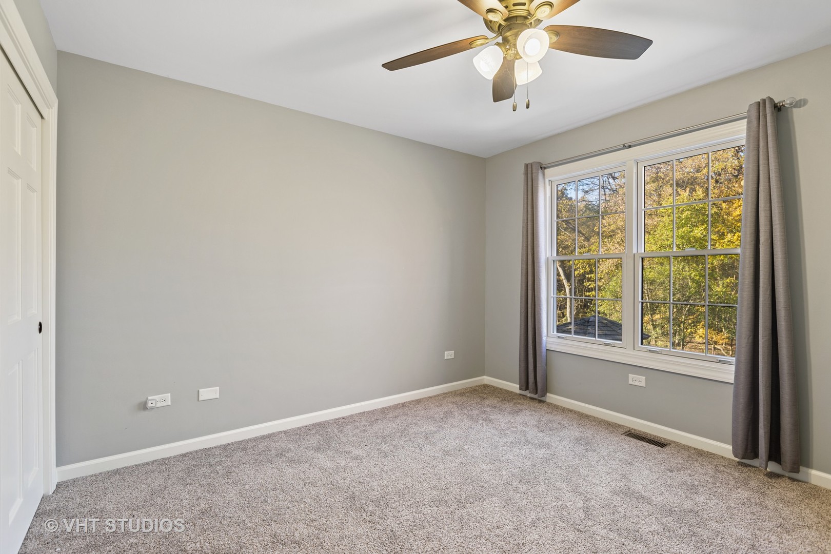 470 Long Hill Road Gurnee, IL 60031 - Photo 23 of 32 a view of an empty room with a window