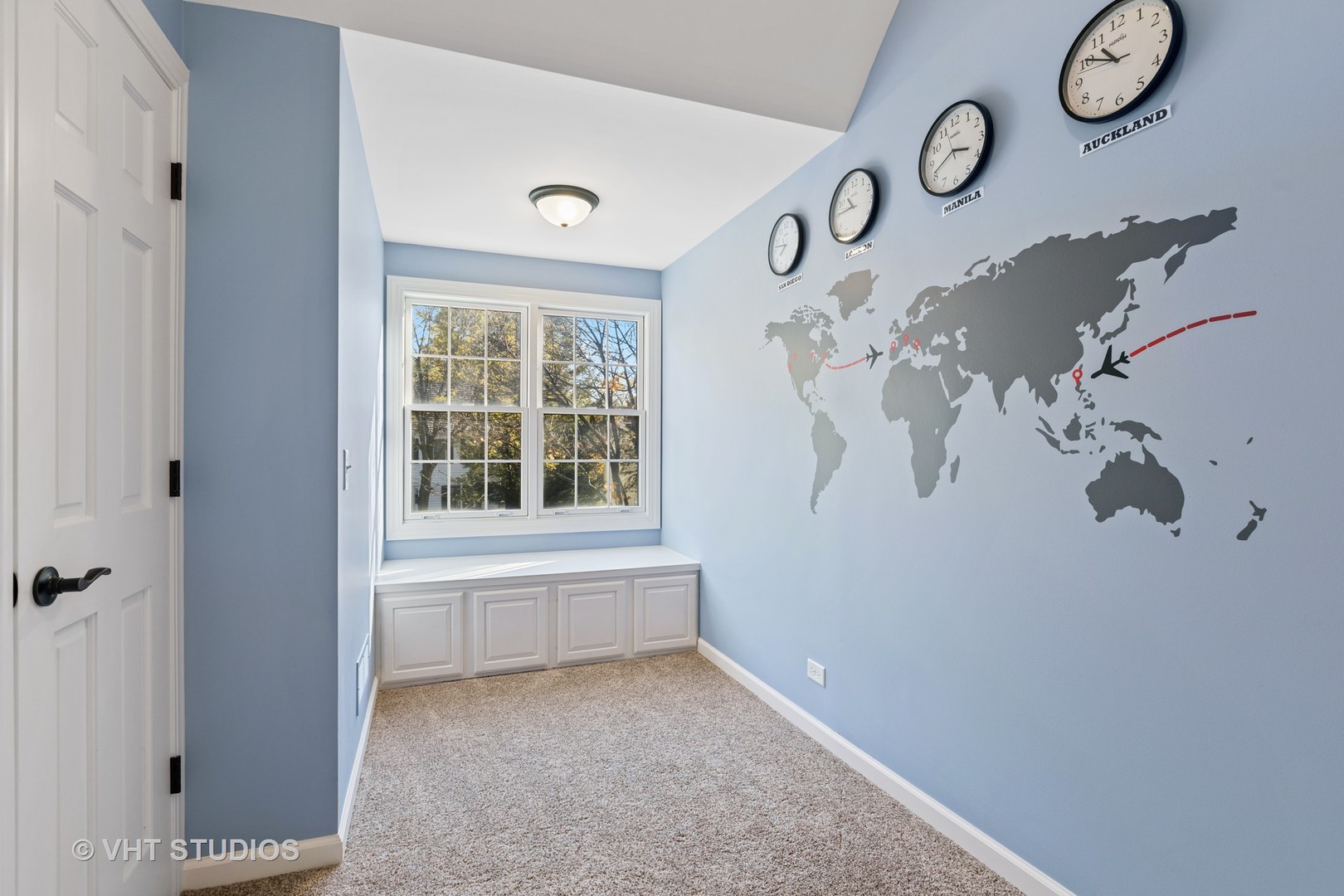 470 Long Hill Road Gurnee, IL 60031 - Photo 26 of 32 a view of entryway with bathroom and front door