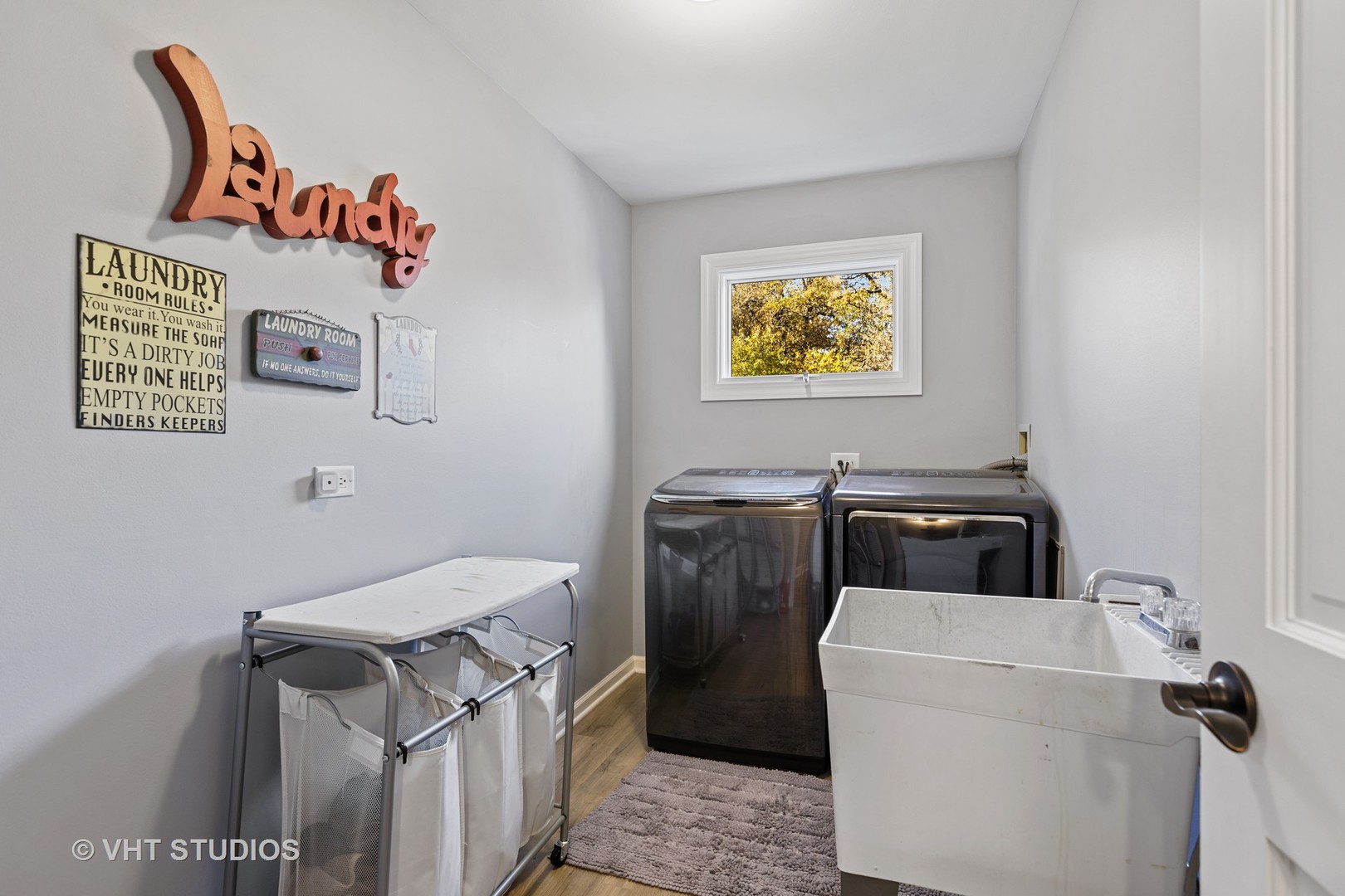 470 Long Hill Road Gurnee, IL 60031 - Photo 27 of 32 a utility room with dryer and washer