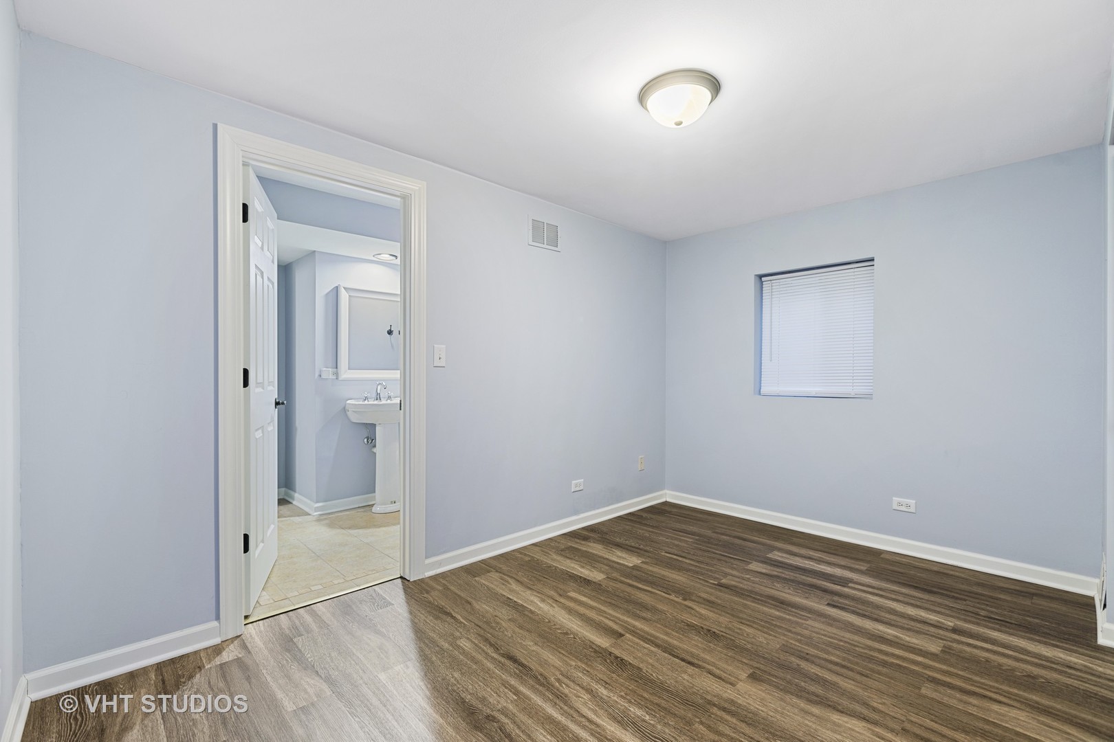 470 Long Hill Road Gurnee, IL 60031 - Photo 29 of 32 wooden floor in an empty room